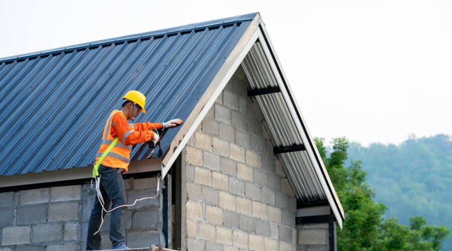 Professional gutter cleaning in Cromwell, CT